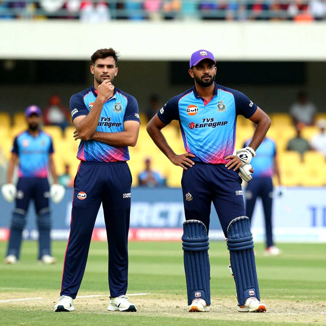 লাহোরে ইংল্যান্ড ২৪১: শাহিনের নতুন বল, ডাকেটের অসম লড়াই আর ২০টি অব্যবহৃত বলের হিসাব